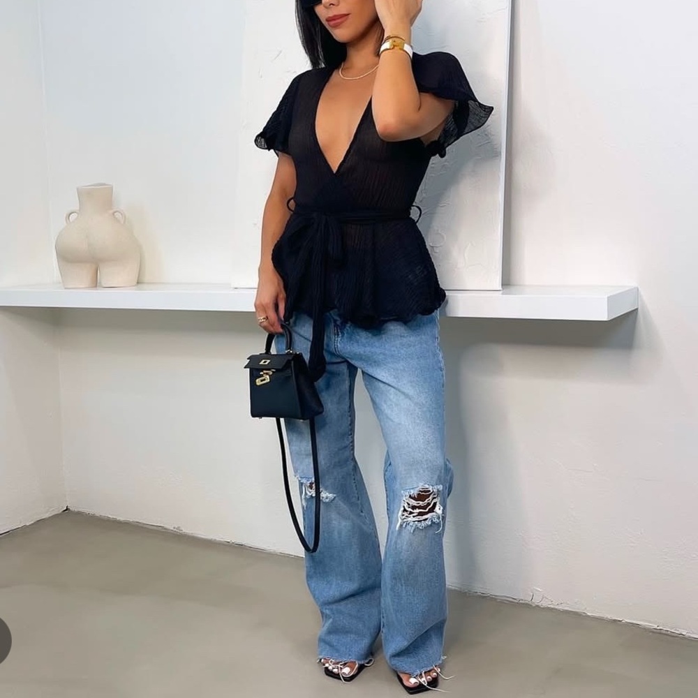Chic Black Ruffled Blouse